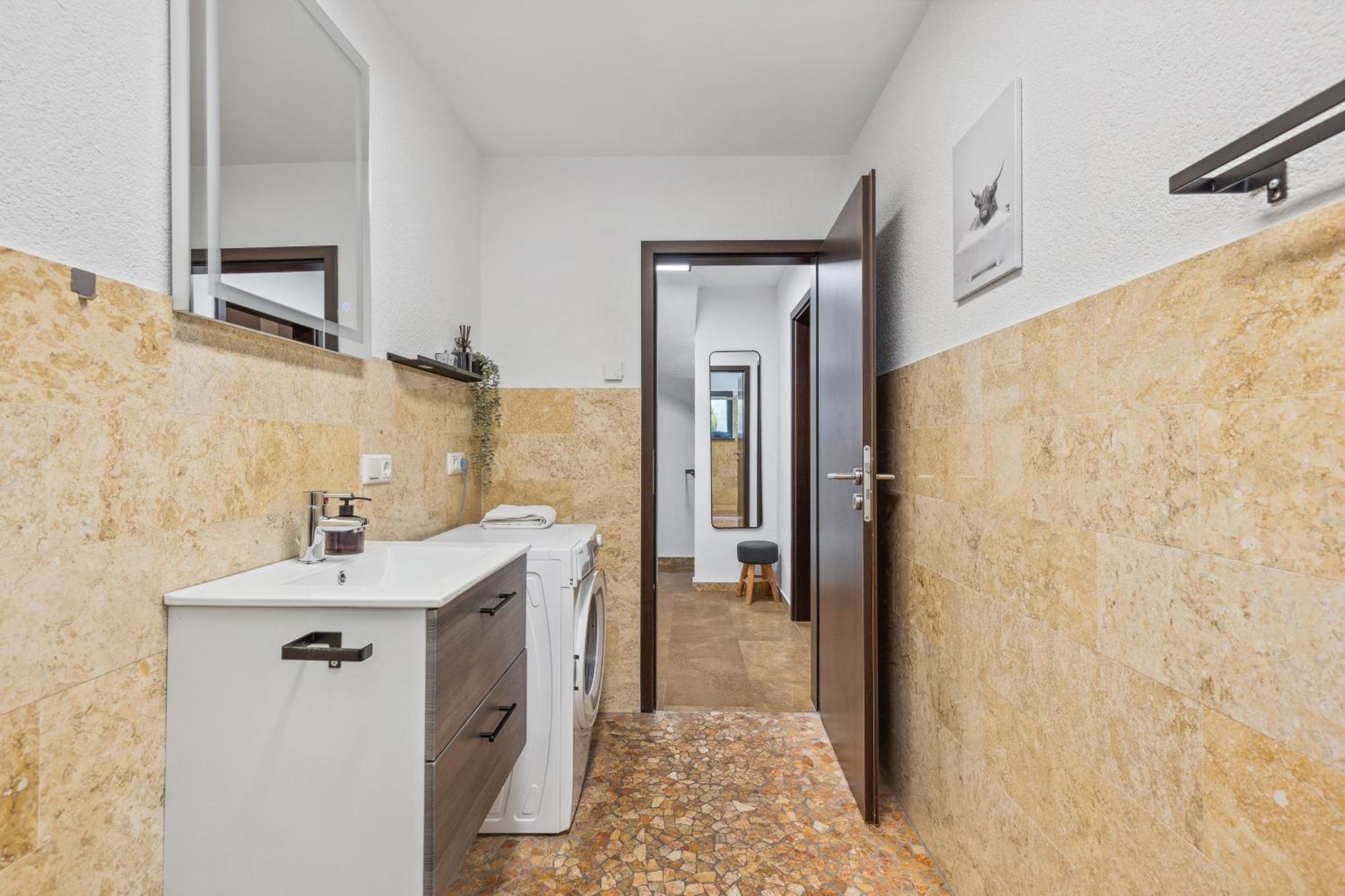 Fewo Moritz Mit Kleiner Terrasse Und Stellplatz Coburg Ngoại thất bức ảnh